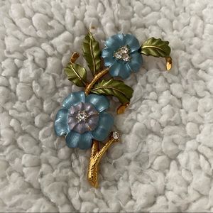 Eternelle vintage floral brooch pin